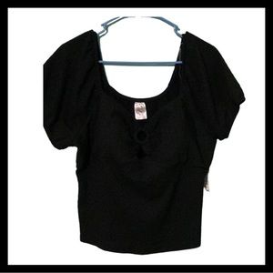 No Boundaries Black top $3 if bundled with 2 more items